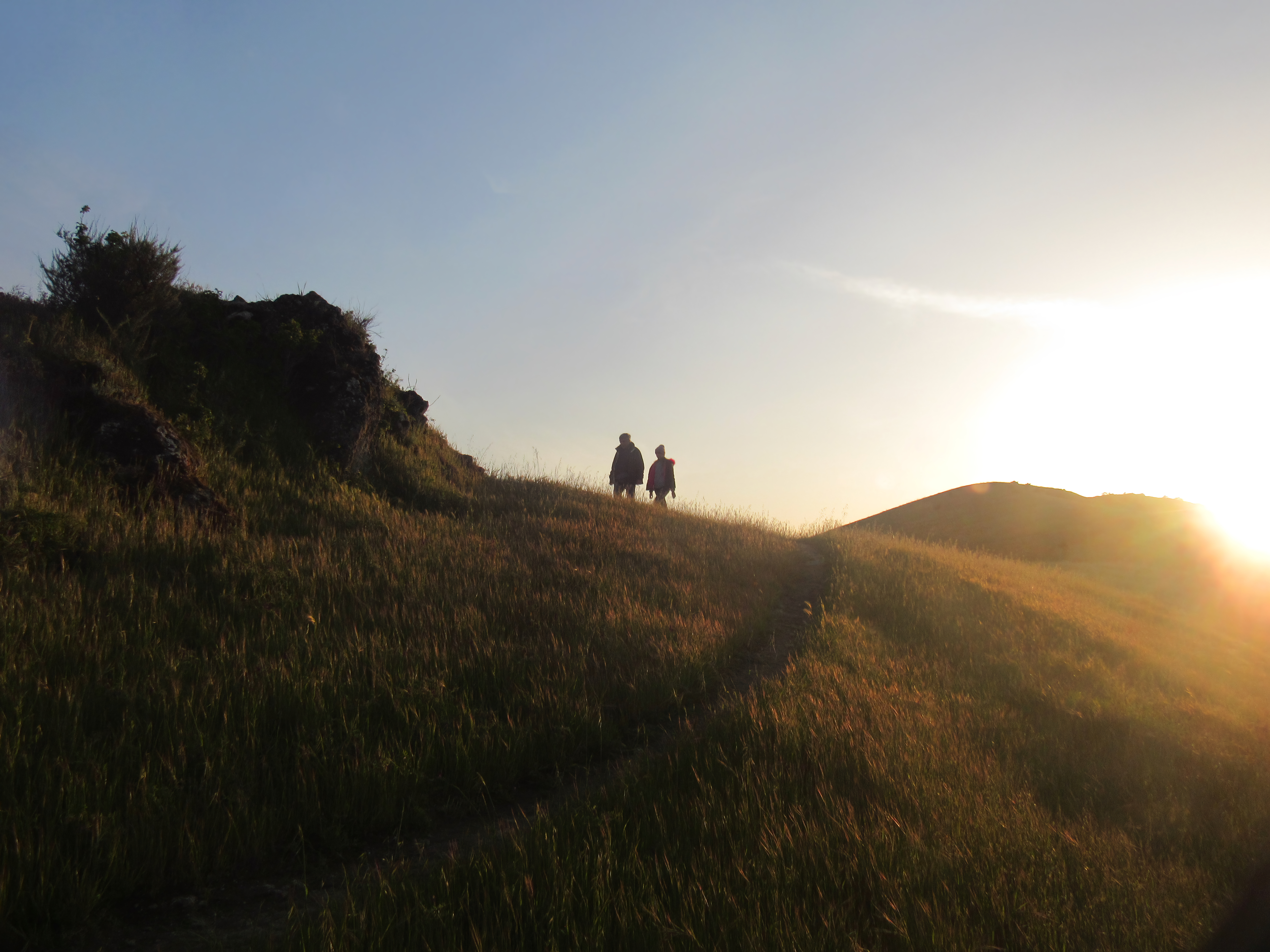 Just meh dad and sista walkin 'round the Dublin hills during sunset. Barely got to our car before nighttime